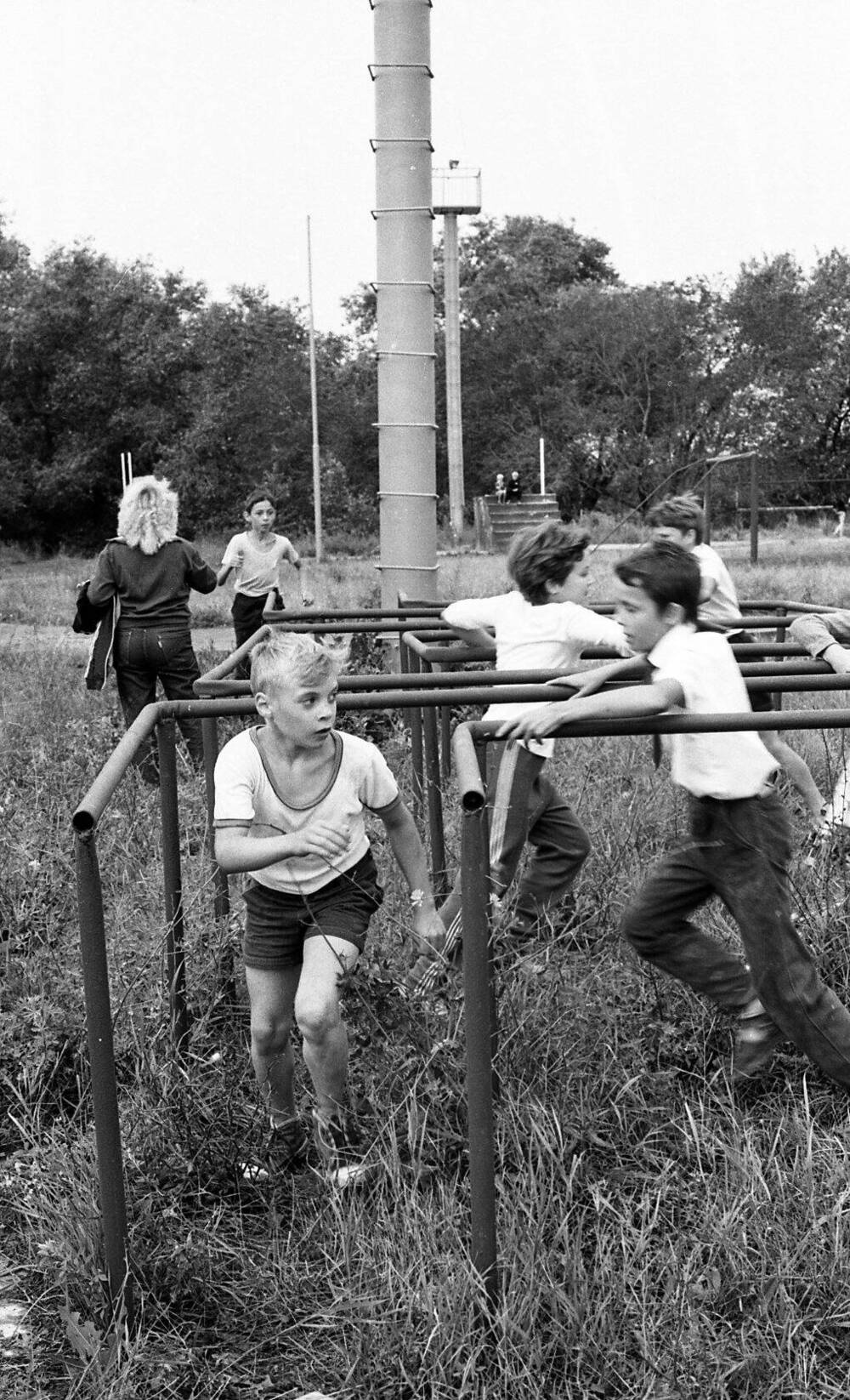 Фотонегатив. Военно-спортивная игра Зарница в пионерском лагере Донские орлята