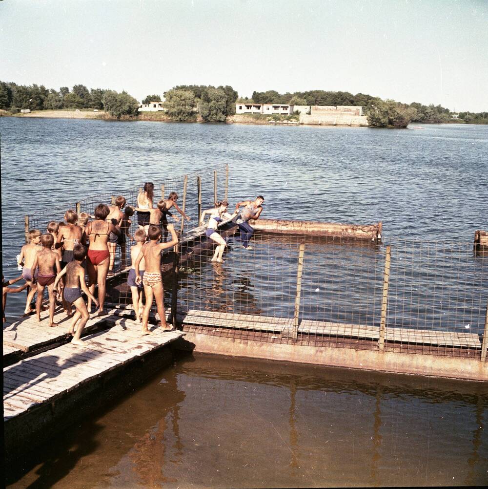 Фотонегатив. Праздник Нептуна в детском оздоровительном лагере Донские орлята