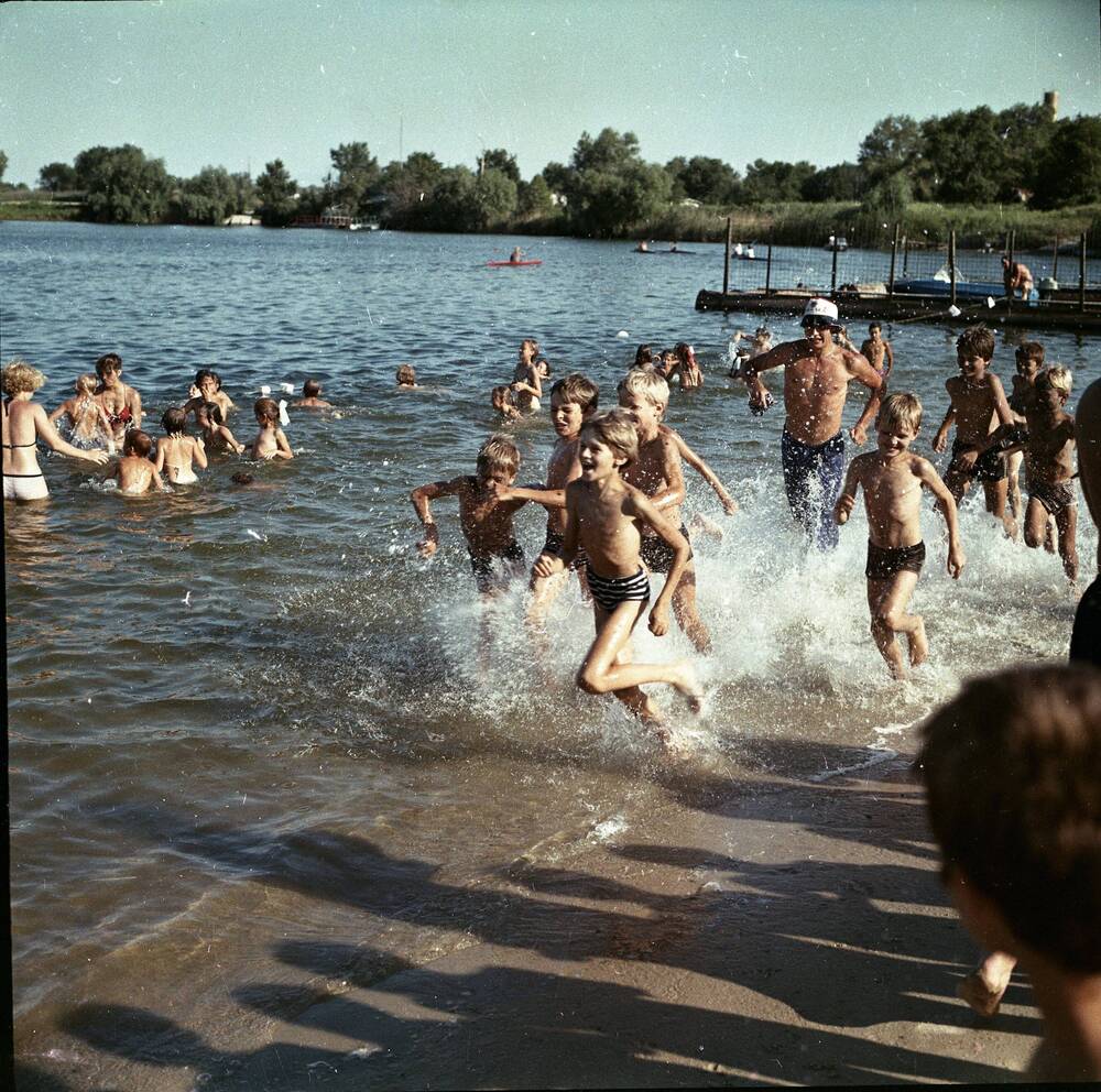 Фотонегатив. Праздник Нептуна в детском оздоровительном лагере Донские орлята