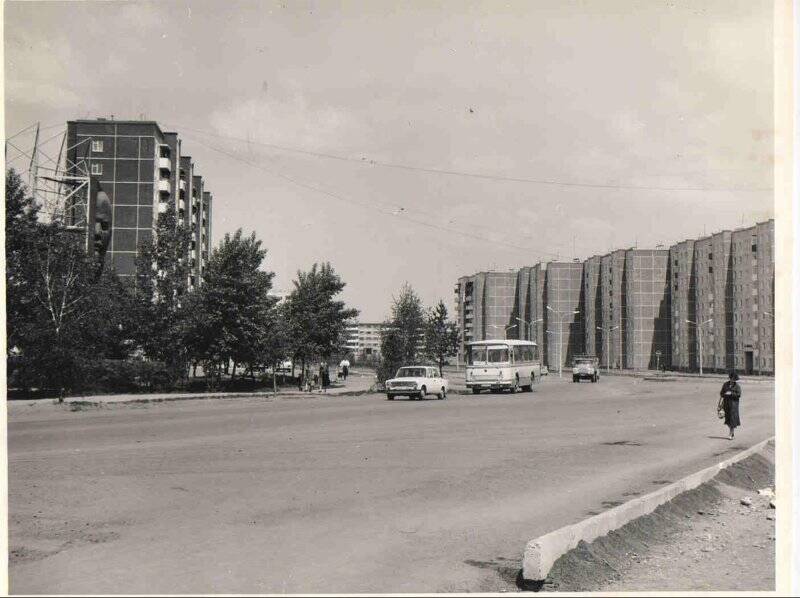 Фотография видовая. На проспекте Ленина новые девятиэтажные дома Интернационального микрорайона.