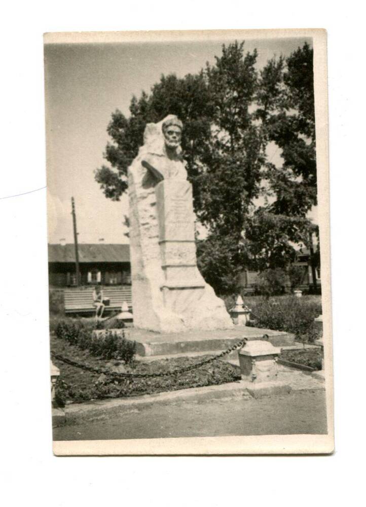 Фотография. Первый проект памятника И.А. Бичу.