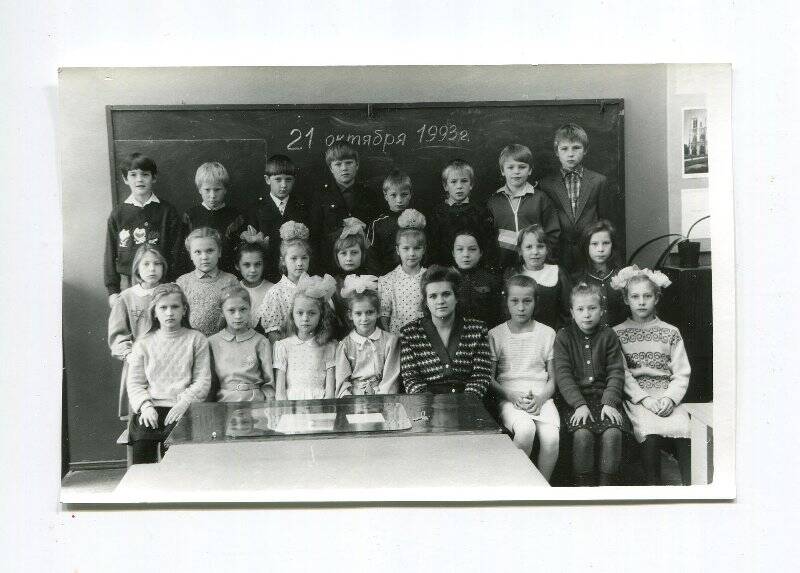 Фотография групповая «Инна Евгеньевна Чернецова с учениками Кирилловской начальной школы»