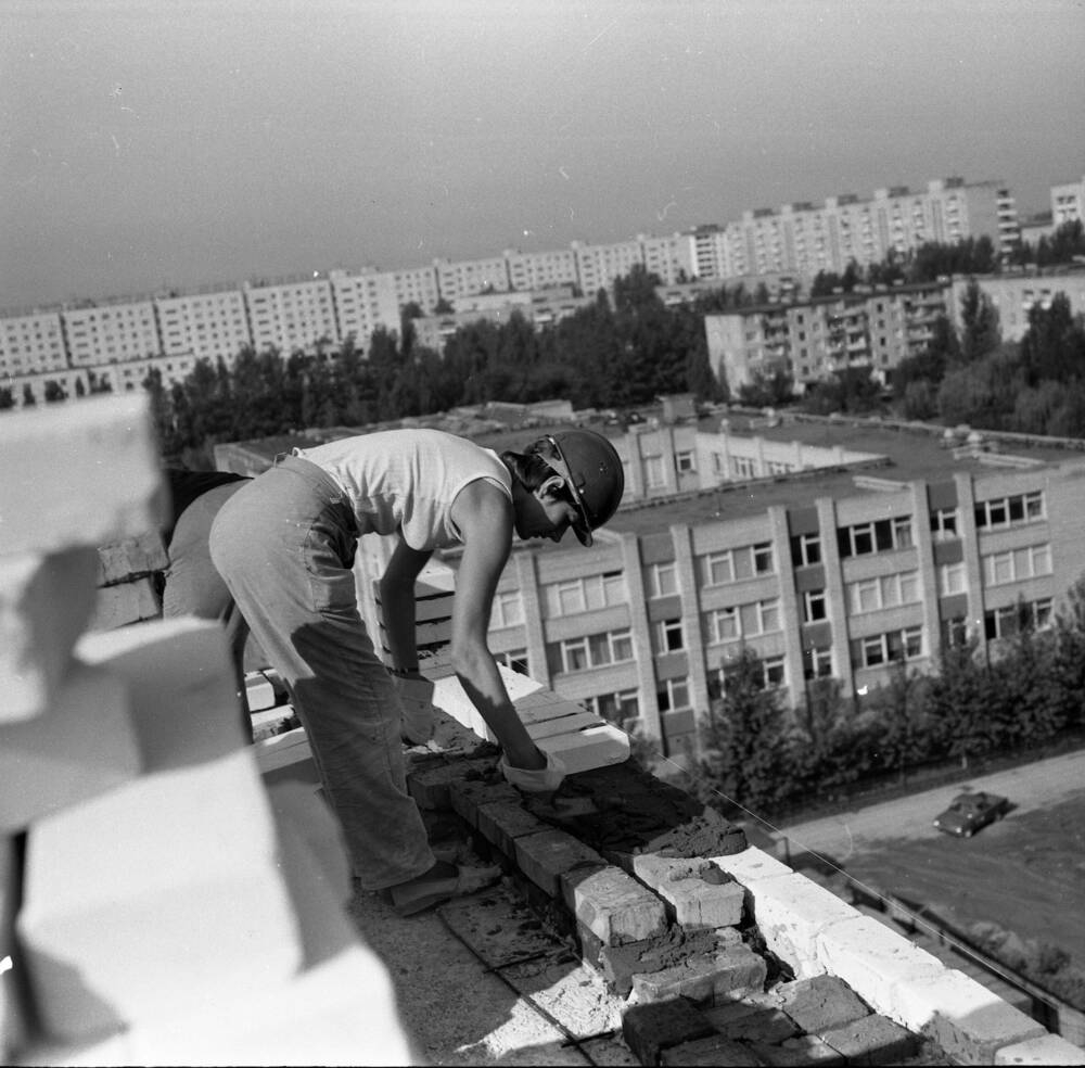 Фотонегатив. Конкурс Лучший каменщик по УС Заводстрой