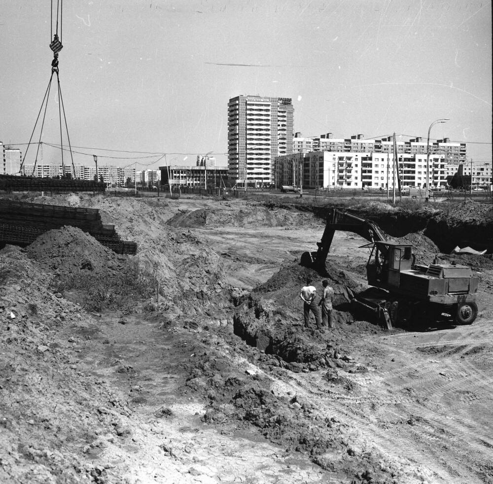 Фотонегатив. Проспект Курчатова. Предварительное замачивание грунтов