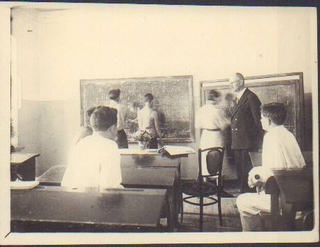Фотография. Во время урока в Кирсановской средней школе №2, преподаватель Троицкий, 1930-е гг