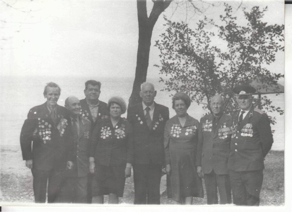 Фото ч/б, глянцевое, групповое. Встреча ветеранов 57 армии в Верхнеднепровск 1985г.