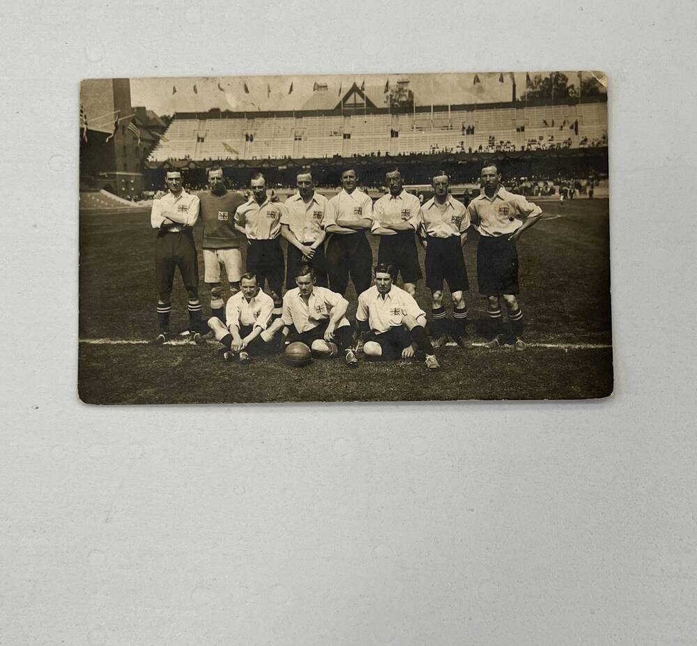 Открытка почтовая – фотография “The English football team”, Швеция, 1912 год.