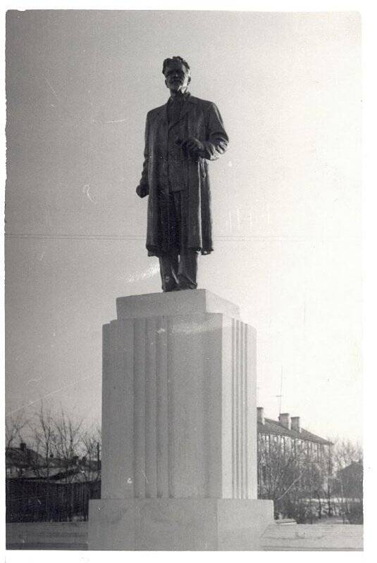 Виды города. Памятник М.И. Калинину. Фотография