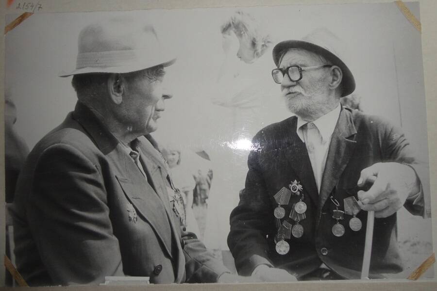 Фотография из альбома Вахта Памяти 1990-1991. Встреча двух ветеранов.
