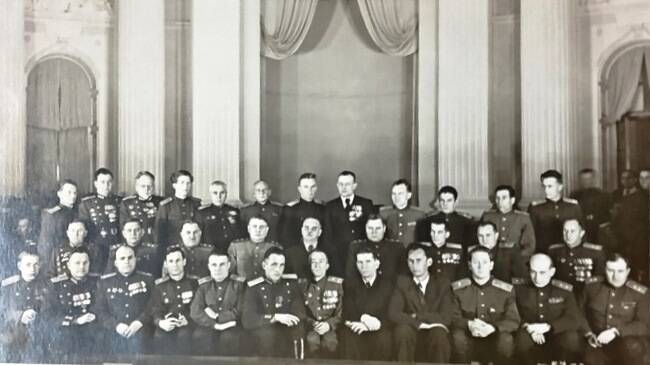 Фото групповое. Порфиров П.Ф. (стоит в 3 ряду, 5-й слева). б/д.