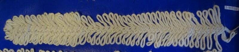 Альбом образцов женских рукоделий, вязанных крючком и на спицах, вышивок по канве, холсту и на ткани. Образец вязания.