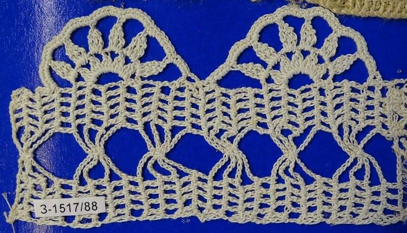 Альбом образцов женских рукоделий, вязанных крючком и на спицах, вышивок по канве, холсту и на ткани. Образец вязания крючком