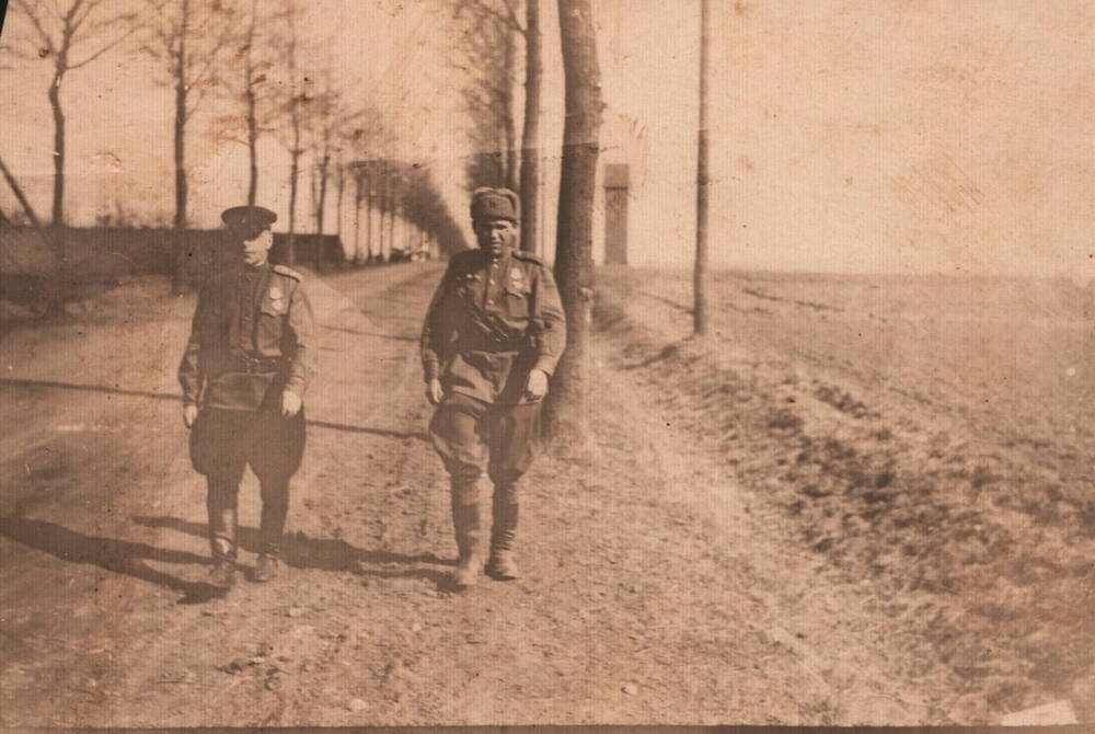 Фотография. Подполковник Макаров П.И. и лейтенант Иванов, 53 гвардейский кавалерийский полк