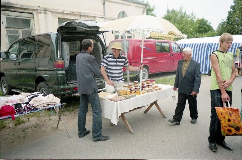 Негатив. Праздничная ярмарка