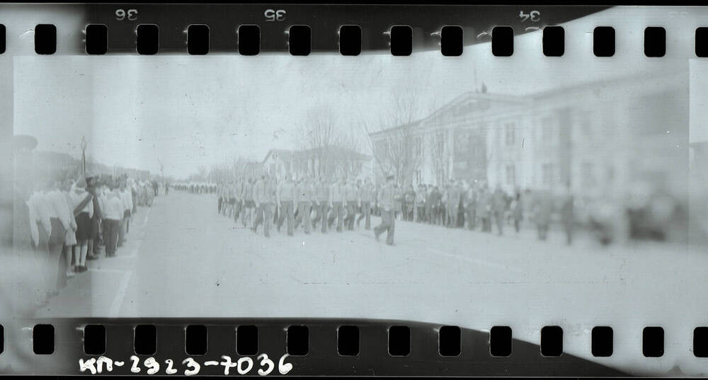 Негатив. Парад 9 мая. Площадь Ленина.