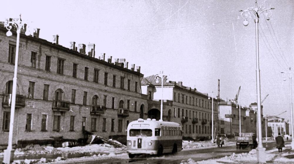 Фотография. г. Волжский. Строительство жилых домов по проспекту Ленина