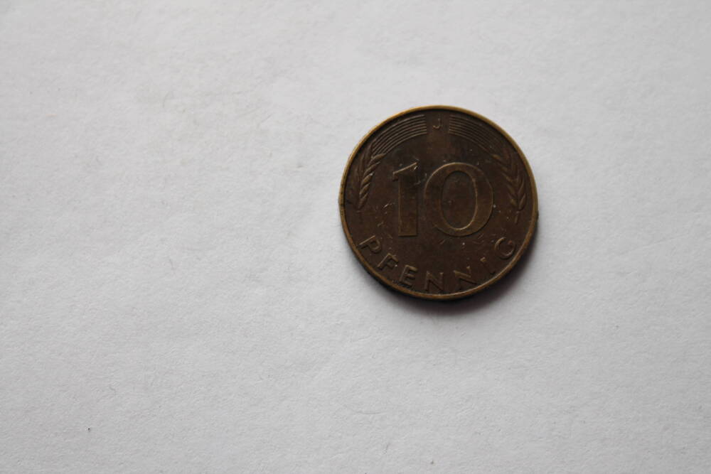 Монета. 10  PFENNIG