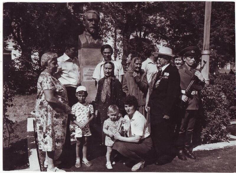 Открытие памятников-бюстов шахтёрам-подпольщикам. Июль 1981 год. Фотография