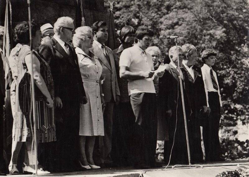 Открытие памятников-бюстов шахтёрам-подпольщикам. Июль 1981 год. Фотография