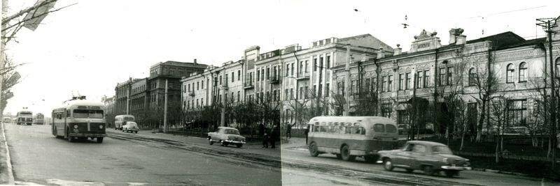 Улица им. Ю. П. Гагарина перед первомайским праздником 1961 г. Негатив