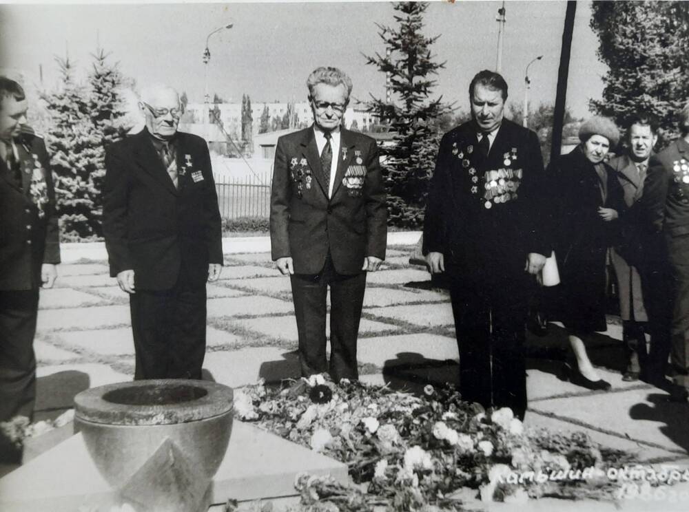 Фотография Абдрезакова Али Касимовича на встрече ветеранов в г. Камышине 1981год.