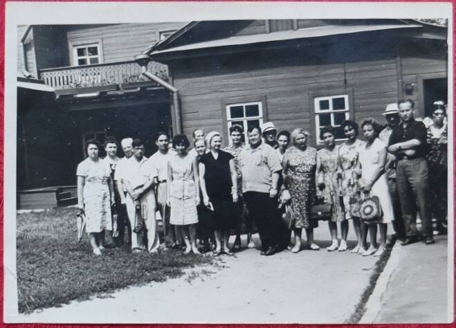 Фото. Василий Васильевич Благовещенский, среди педагогов Боровского района (в центре).