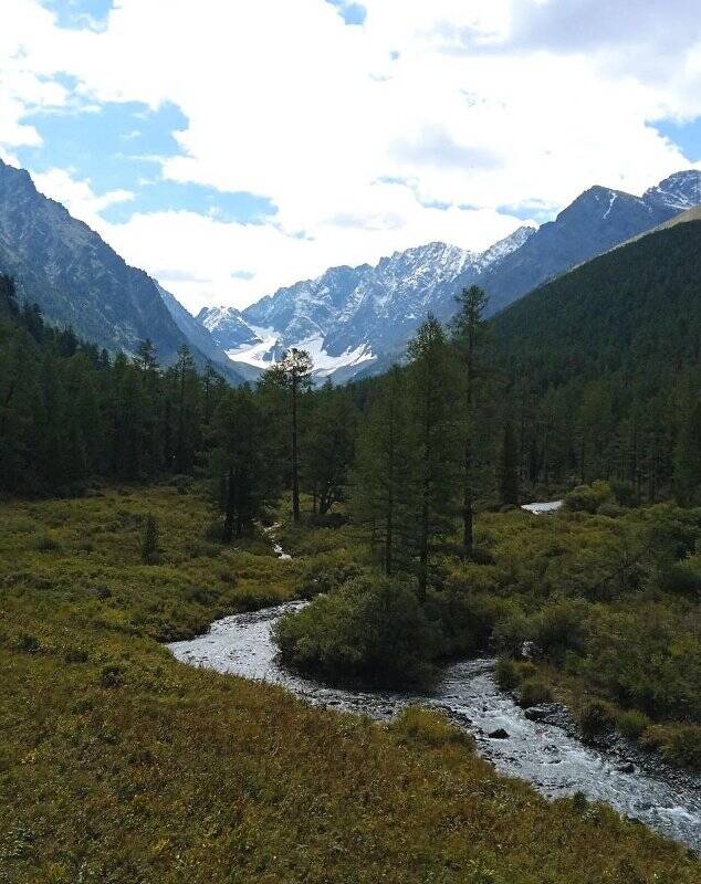 Фотография. Цветная фотография. Впереди снежный Куйгук.