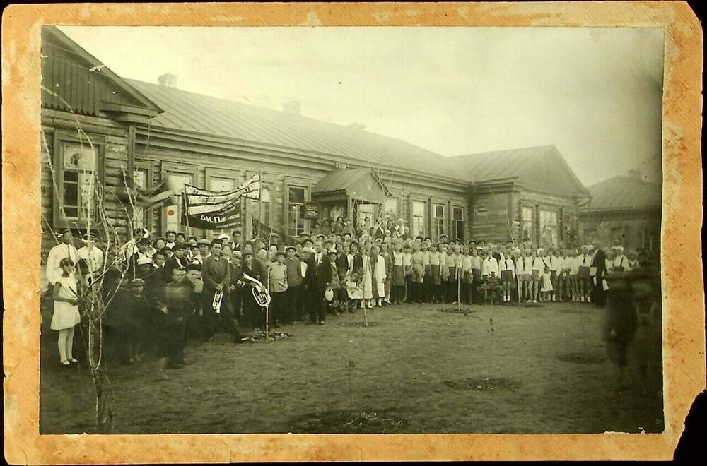 Фотография. Праздник школьников с. Добринки и с.Чуевки 1 сентября 1935 г.