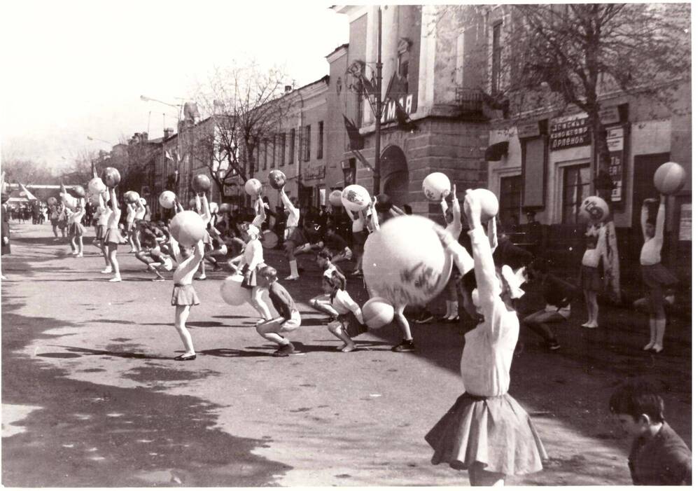 Фото. Демонстрация 1-го мая 1978 г. (фото Баркова М.Н.)