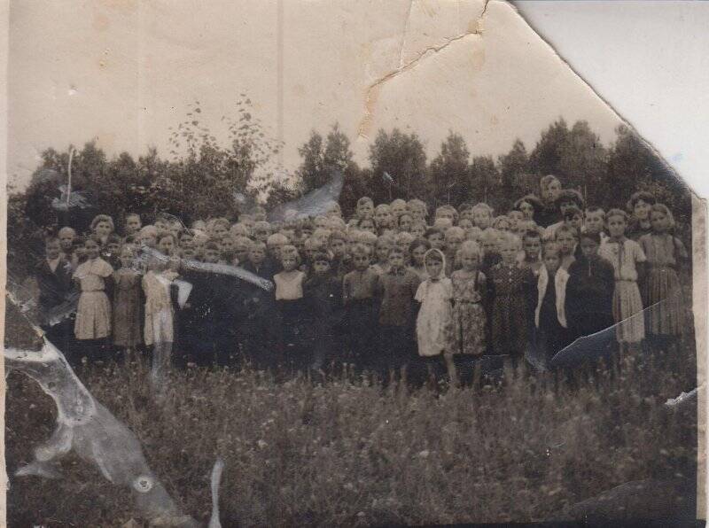 Фотография. Черно-белое фото «Пионерский лагерь с. Венгерово. 1960 год»