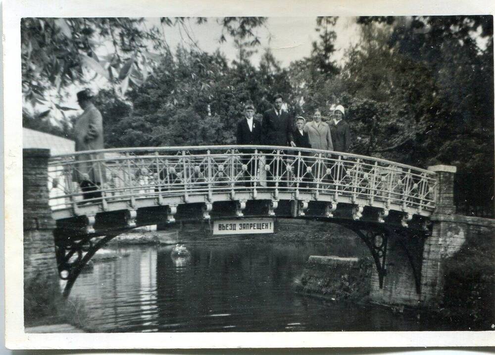 Фотография любительская  - Дворцовый парк. Мост у Адмиралтейства