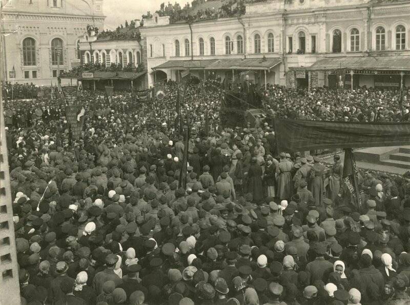 Митинг на площади Труда. Фотография