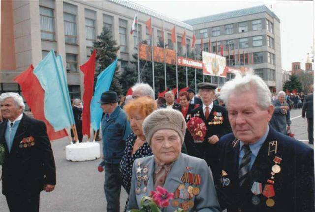 Фотография о ветеранах Великой Отечественной войны 1941-1945 гг.  Слева Заикина А.А.