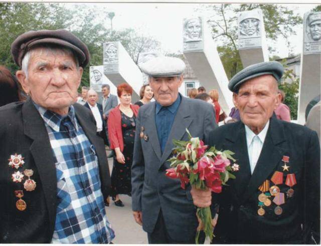 Фотография о ветеранах Великой Отечественной войны 1941-1945 гг. Справа Шутко И.П.