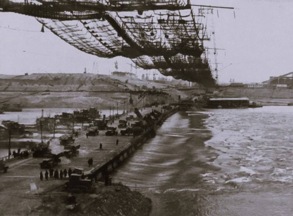 Фотография. Перекрытие старого русла Волги. 30 - 31 октября 1958 года.