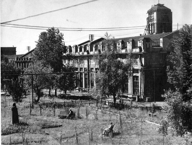 Завод дорожных машин. Территория завода. Фотография