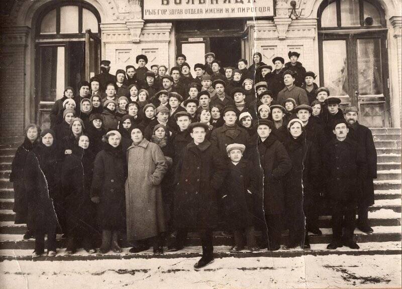 Группа выпускников районной колхозной школы. Фотография