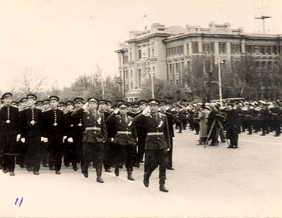 Фото: НВСУ. На параде. 1961 г.