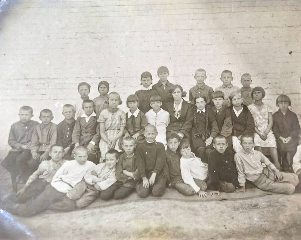 Фото группы учащихся 4 класса. Василево 06.08.1937 год.