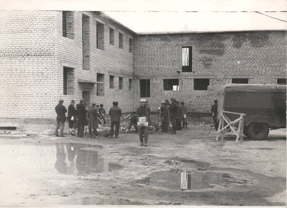 Фото. Строительство здания милиции по ул. Серафимовича, конец 1960-х гг.