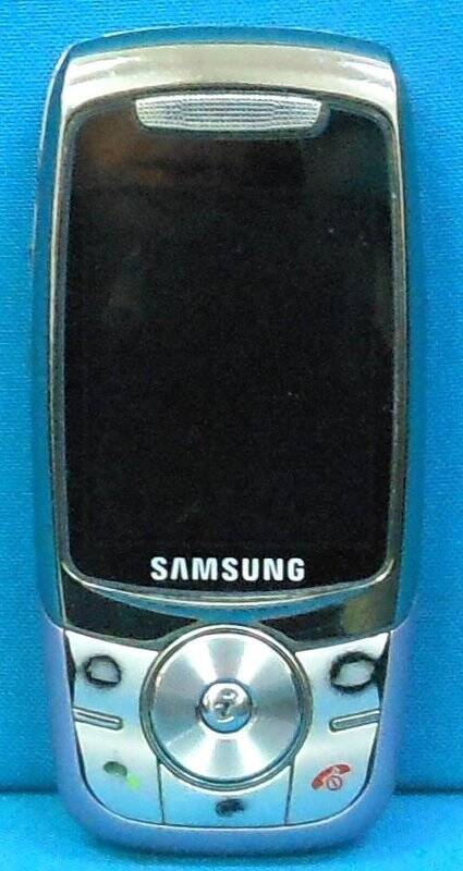 Мобильный телефон-слайдер Samsung SGH-E740