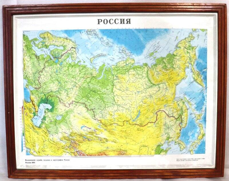 Карта России (с моделью рельефа), в деревянной раме