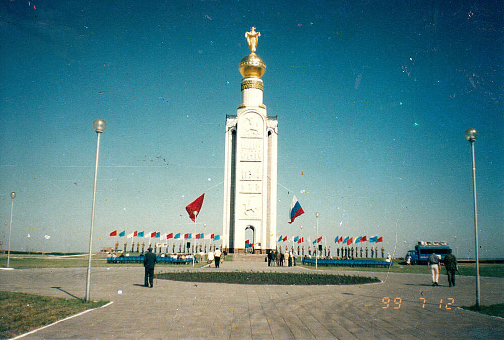 Фотография цветная звонницы на Танковом поле.