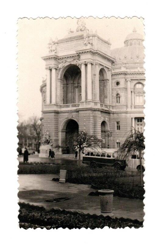 Фотография. Здание оперного театра в г. Одесса.