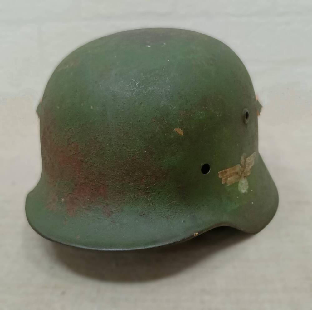 Каска пехотная немецкая (Stahlhelm - штальхельм, стальной шлем) металлическая.