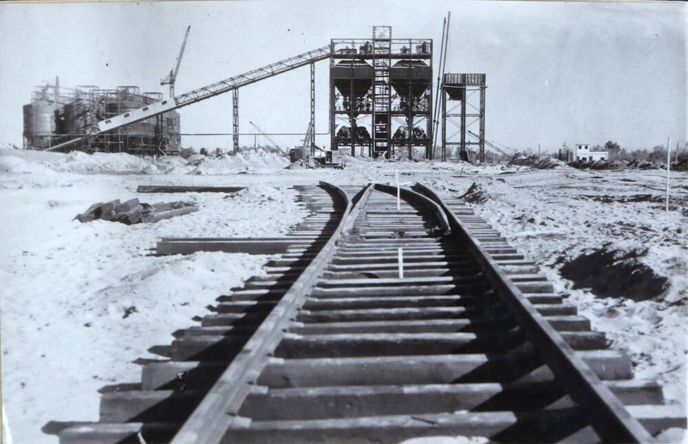 Фотография. Остров Зеленый. Прокладка железнодорожного полотна к строительству бетонного завода.