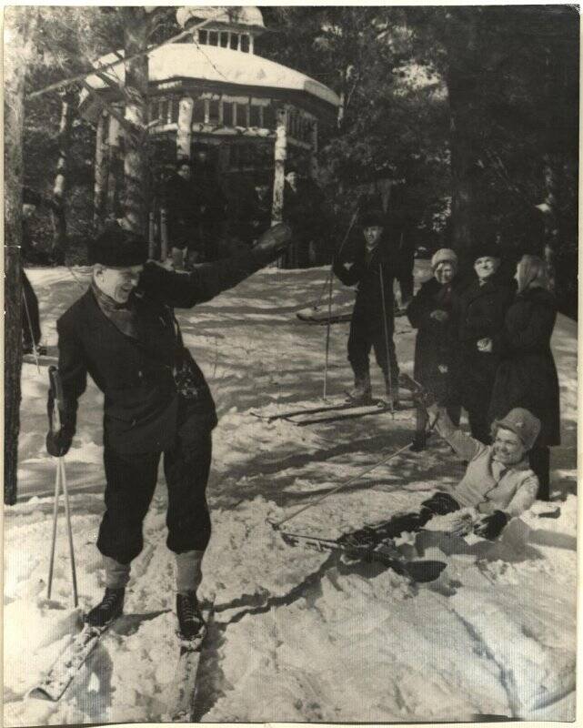 Фотография. Колхозники Калининского района отдыхают на турбазе.