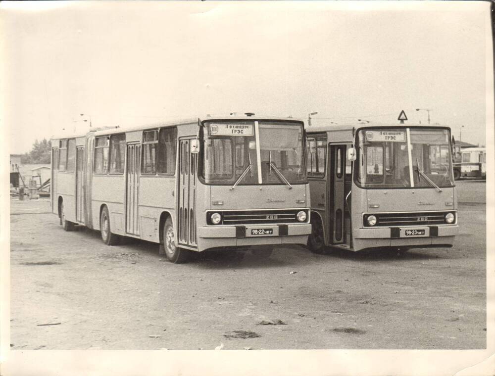 Фотография. Новые автобусы ИК-280 «Икарус», появившиеся в канун Нового 1986 года.