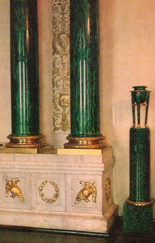 Фотооткрытка цветная. Russian Malachite. Ваза - треножник. 1842.