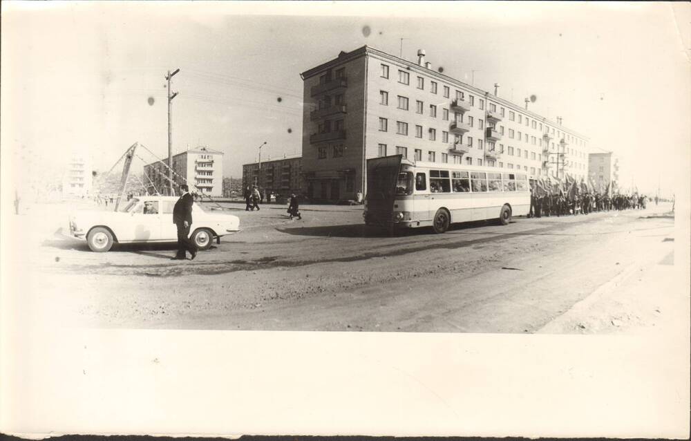 Фотография. Колонна ПАТО на первомайской демонстрации. 1979 год.